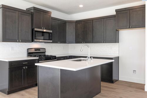 1052 S Underwood Pl, Kennewick, WA, 99337-4004 | Card Image