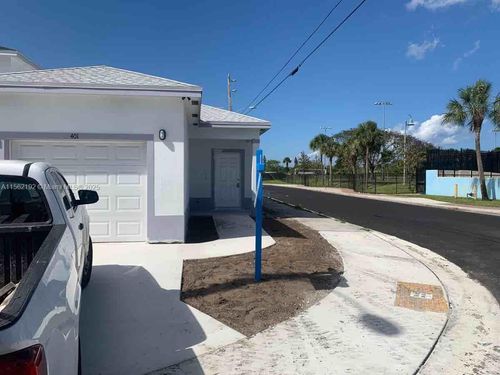 401 Nw 12th Ave, Boynton Beach, FL, 33435-3057 | Card Image