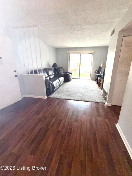apt-164-7074 Wildwood Cir, Louisville, KY, 40291-1787 | Card Image