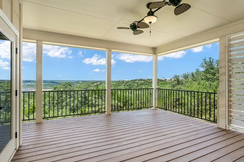 1025 Roanoke Ln, Kerrville, TX, 78028-2746 | Card Image