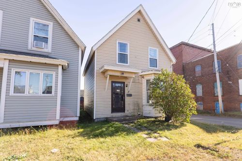 3 Crescent Ave, Amherst, NS, B4H1T8 | Card Image