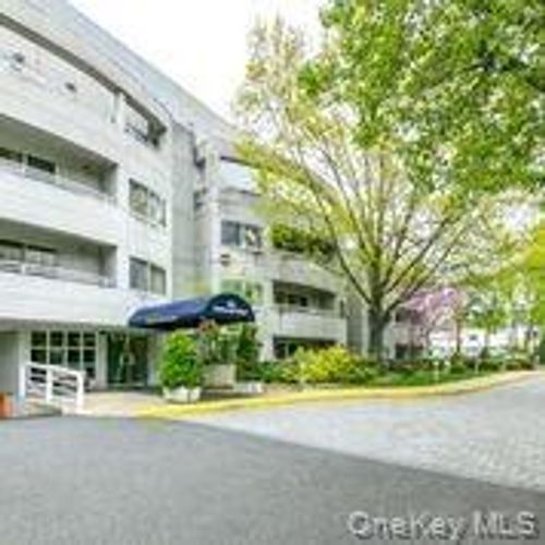 4v-100 Cuttermill Rd, Great Neck, NY, 11021-3116 | Card Image