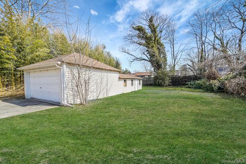 129 Bay Ave, Patchogue, NY, 11772-4054 | Card Image