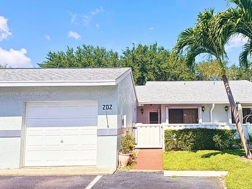 w-202-2640 Gately Dr W, West Palm Beach, FL, 33415-7996 | Card Image