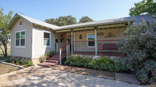 1120 Aransas St, Kerrville, TX, 78028-4611 | Card Image