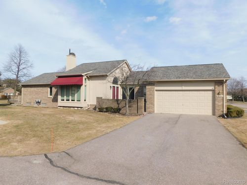 16567 Sarjay Dr, Clinton Twp, MI, 48038-4061 | Card Image