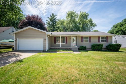 1518 Diane Dr, Flushing, MI, 48433-1827 | Card Image