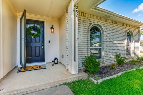 2021 Emory Oak Dr, Carrollton, TX, 75007-5316 | Card Image