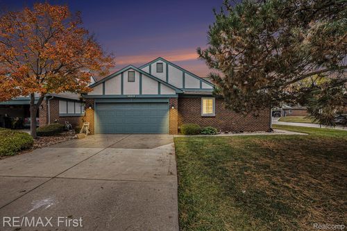 15511 Huntcliff Dr, Macomb, MI, 48044-3851 | Card Image