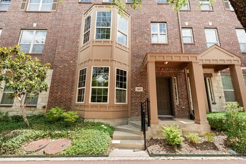 3895 Asbury Ln, Addison, TX, 75001-4427 | Card Image