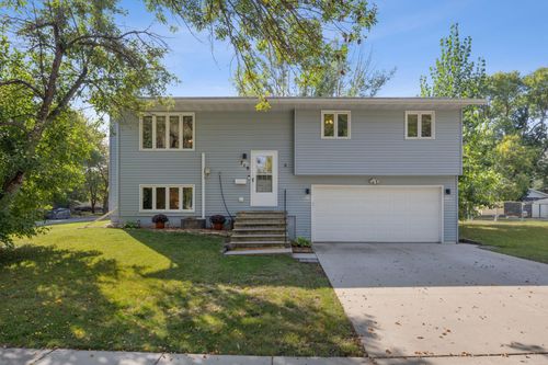 719 10th Ave E, West Fargo, ND, 58078-3114 | Card Image