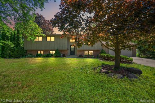 7427 Emerson, Washington Township, MI, 48094-2724 | Card Image