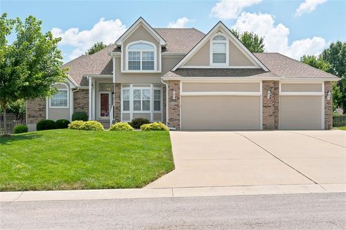 337 Se Canterbury Ln, Lee's Summit, MO, 64063-3426 | Card Image