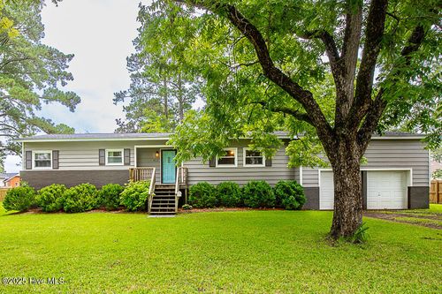422 Lamont St, Belhaven, NC, 27810-1661 | Card Image