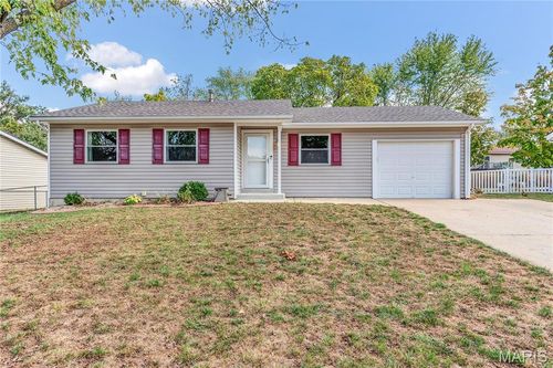 1910 Pebble Brook Dr, O Fallon, MO, 63366-3932 | Card Image