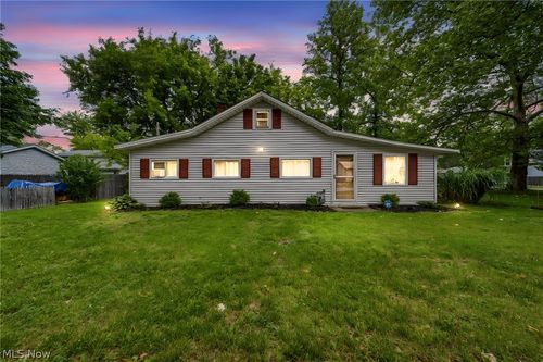 1588 Yale Ave, Madison, OH, 44057-1043 | Card Image