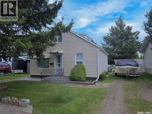682 101st St, North Battleford, SK, S9A0Y8 | Card Image
