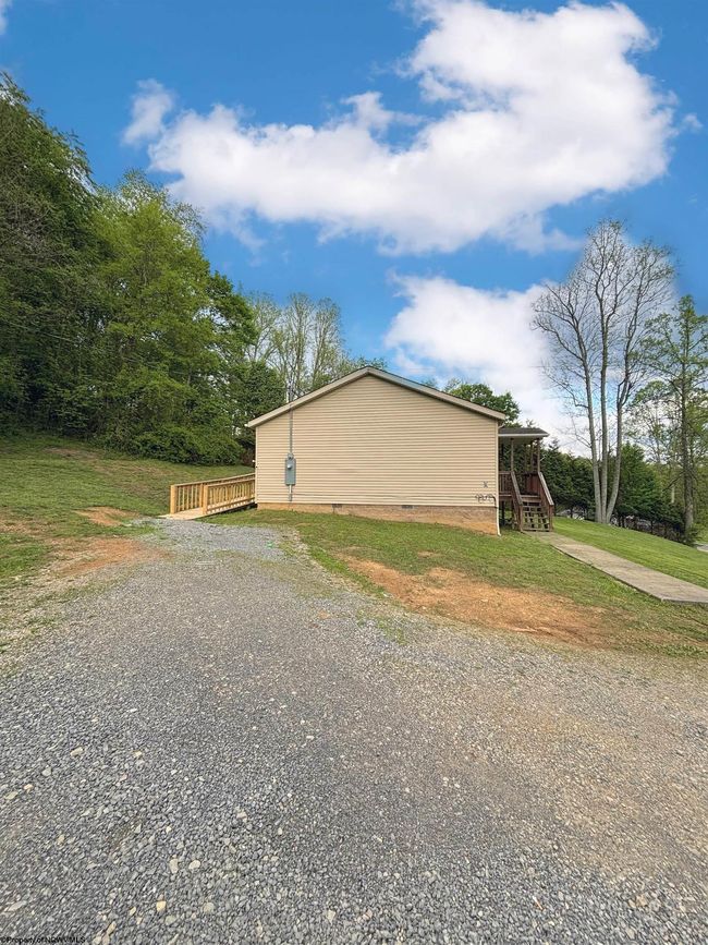 430 Bingamon Rd, House other with 3 bedrooms, 2 bathrooms and 3 parking in Worthington WV | Image 24