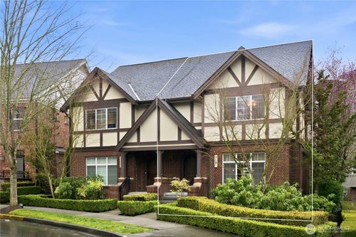 2557 Ne Park Dr, Issaquah, WA, 98029-2624 | Card Image