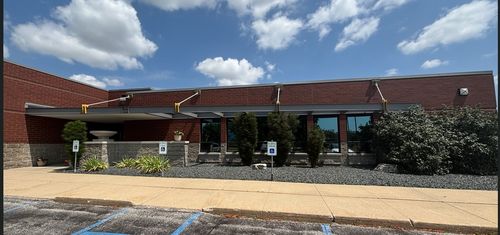 100-4000 River Ridge Dr Ne, Cedar Rapids, IA, 52402-7586 | Card Image