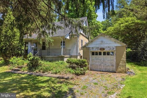 1476 Pennsylvania Ave, Emmaus, PA, 18049-3520 | Card Image