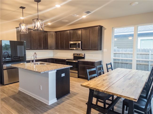 3812 Centerfire Rd, House other with 4 bedrooms, 2 bathrooms and 2 parking in Waco TX | Image 4