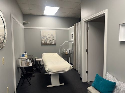 132 S Main St, Acushnet, MA, 02743-2772 | Card Image