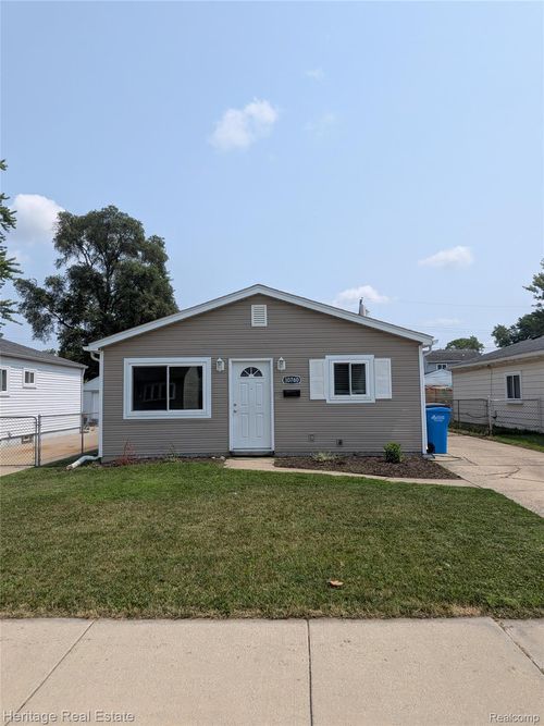 30760 Palmer Blvd, Madison Heights, MI, 48071-1840 | Card Image