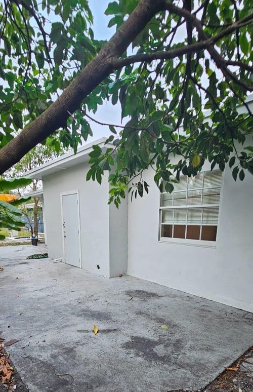 back-unit-unit-b-651 Ne 46th Court, Oakland Park, FL, 33334 | Card Image