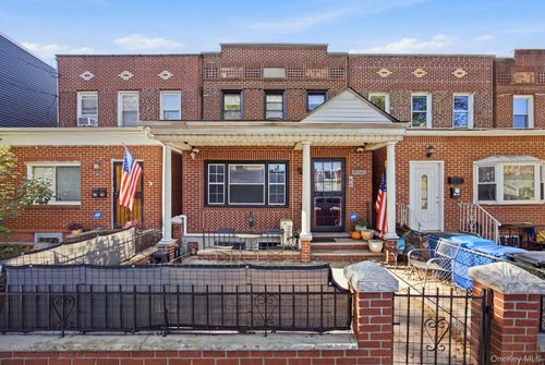 2250 43rd Street, New York, NY, 11105 | Card Image