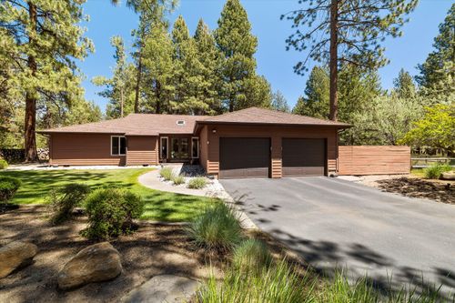 69986 W Meadow Pkwy, Sisters, OR, 97759-9893 | Card Image