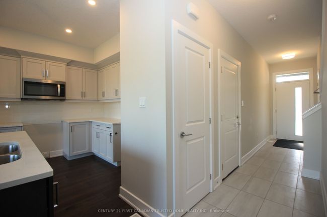 71 - 601 Lions Park Dr, House attached with 3 bedrooms, 4 bathrooms and 1 parking in Mount Brydges ON | Image 6