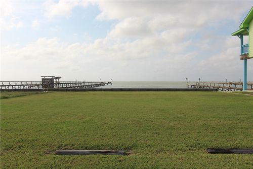 212 Ridge Harbor Dr, Rockport, TX, 78382-9652 | Card Image