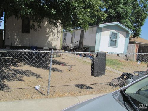 11 Augusta St, Bakersfield, CA, 93307-1631 | Card Image