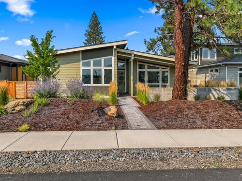 242 W Lundgren Mill Dr, Sisters, OR, 97759-2714 | Card Image