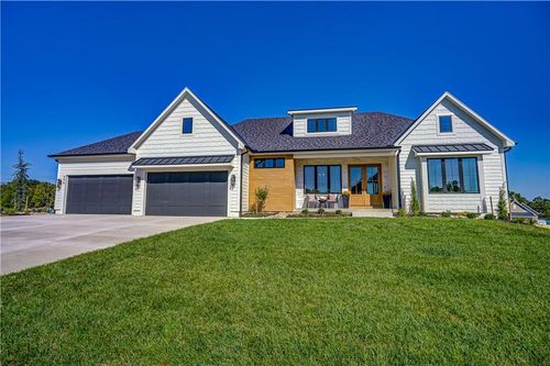 590 Southshore Dr, Lake Winnebago, MO, 64034-7815 | Card Image