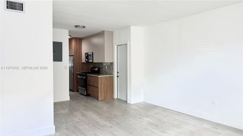 apt-3-650 Lenox Ave, Miami Beach, FL, 33139-5901 | Card Image