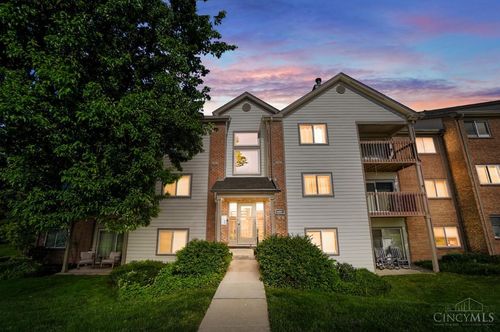 8887 Eagleview Dr, West Chester, OH, 45069 | Card Image