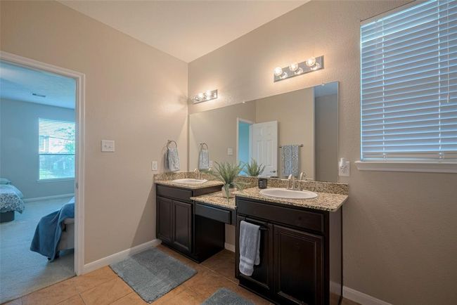 4323 N Vineyard Mdw Ln, House other with 3 bedrooms, 2 bathrooms and 2 parking in Katy TX | Image 32