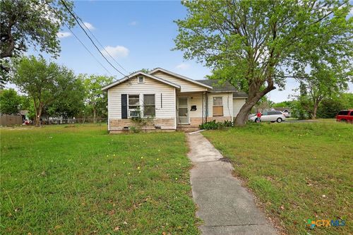 2011 N Jecker St, Victoria, TX, 77901-5407 | Card Image