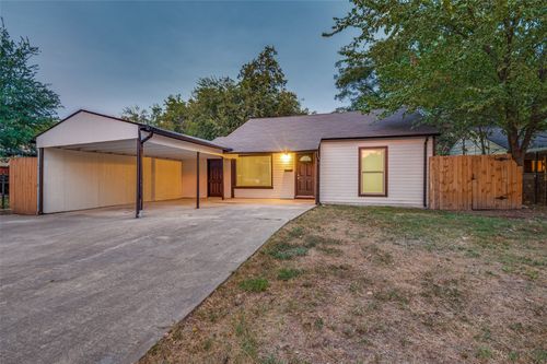 422 Se 11th St, Grand Prairie, TX, 75051-2205 | Card Image