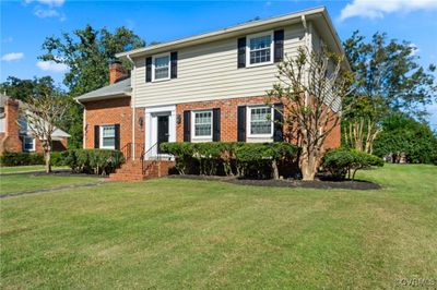 View of front of property featuring a front yard | Image 3