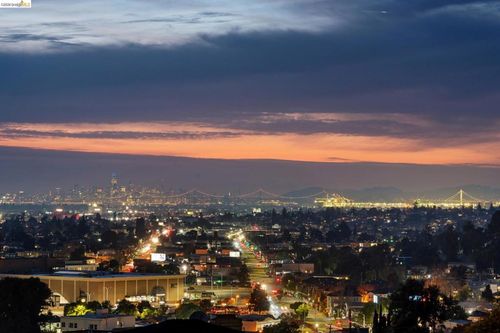 7807 7807 Outlook Ave, Oakland, CA, 94605 | Card Image