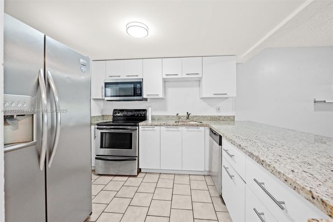 APT-210 - 2302 S Cypress Bend Dr, Condo with 2 bedrooms, 2 bathrooms and null parking in Pompano Beach FL | Image 9