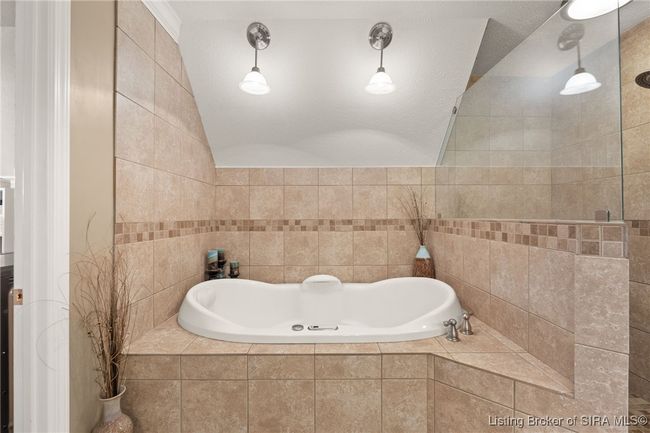 2800 Sandalwood Dr, Home with 4 bedrooms, 4 bathrooms and null parking in New Albany IN | Image 34