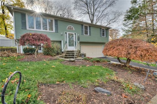 60 North St, Cranston, RI, 02920-1725 | Card Image