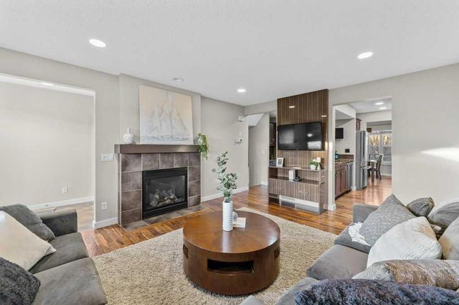111 89 Street Sw, Home with 4 bedrooms, 3 bathrooms and 2 parking in Calgary AB | Image 2
