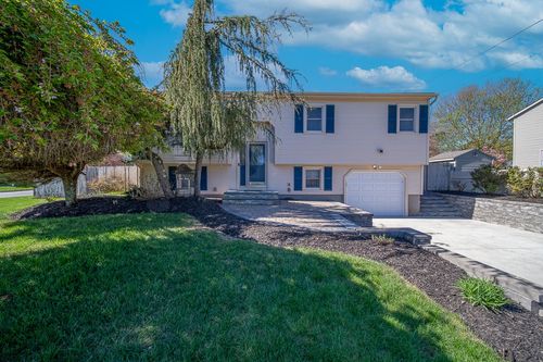 2 Dogwood Dr, Cranston, RI, 02921-1004 | Card Image