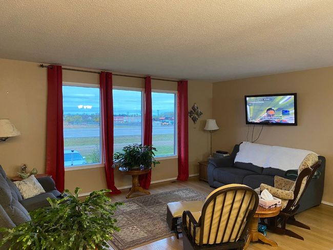 5126 49 Th Ave, House other with 4 bedrooms, 2 bathrooms and 6 parking in Wanham AB | Image 9