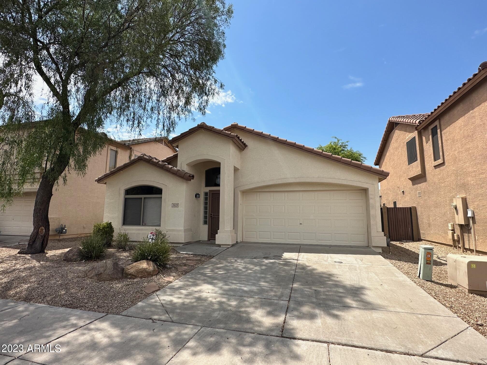 2523 W White Feather Lane, Sold in Phoenix Zoocasa